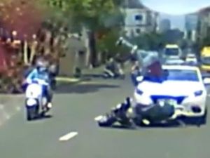 Önce Otomobil, Ardından Motosiklet Çarptı
