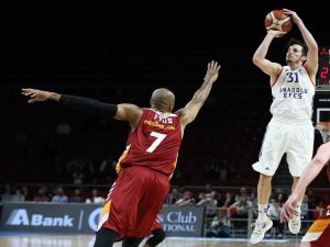 Anadolu Efes Seride Öne Geçti