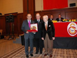 Galatasaray’ın Efsane Başkanı Hayatını Kaybetti