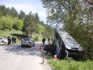 Yolcu Otobüsü Dereye Uçtu