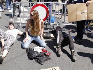 Nato Zirvesi Ve Trump Protesto Edildi