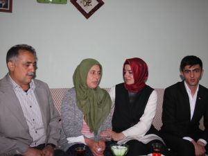 Bakan Sayan’dan Şehit Ailelerine Ziyaret