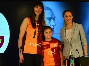 “Galatasaray Ailesinde Olmaktan Dolayı Gurur Duyuyorum”