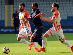 İlk Yarıda 2 Gol, 1 Kırmızı Var