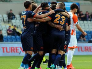 Başakşehir Pes Etmiyor!