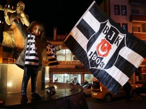 Artvin’de Beşiktaşlı Taraftarlar Şampiyonluğu Kutladı