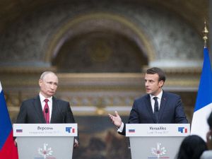 Macron İle Putin Görüştü