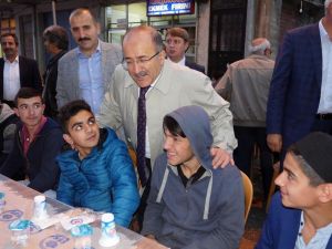 Gümrükçüoğlu, Geleneksel Halk İftarlarının Startını Hayrat’ta Verdi