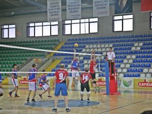 Rize’de Kurumlararası Voleybol Turnuvasının Galibi Hem Kadınlarda Hem Erkeklerde Milli Eğitim İl Müdürlüğü Oldu
