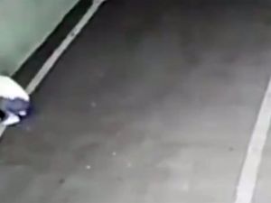 Çocuğunu Yol Kenarına Bırakıp Kaçtı