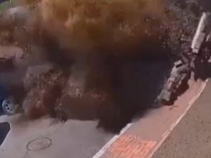 Ukrayna’da Su Borusu Patladı, Sokaklar Göle Döndü
