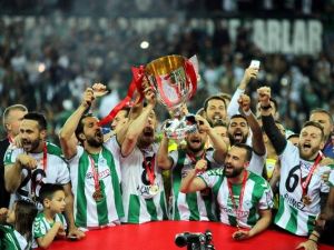 Şampiyon Kupasını Aldı