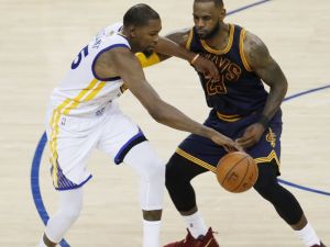 Golden State Warriors Nba Finalinde İlk Adımı Attı