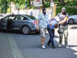 Soyguncuları Çevrede Bulunanlar Yakaladı