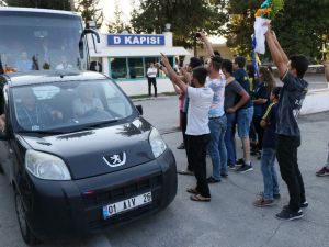 Fenerbahçe Kafilesine Sönük Karşılama