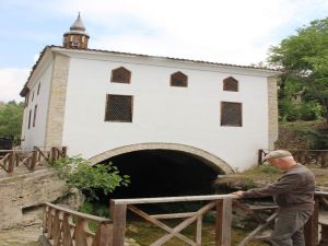 Kaçak Cami Hikayesi Ve Mimarisi İle Dikkat Çekiyor