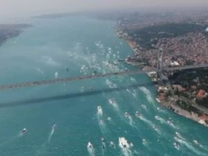 İstanbul Boğazı’nda Beşiktaş Coşkusu