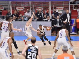 Anadolu Efes Final Umudunu Sürdürdü