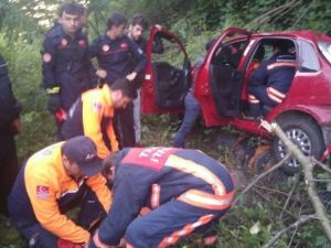 Trabzon’da Otomobil Uçuruma Yuvarlandı: 2 Yaralı