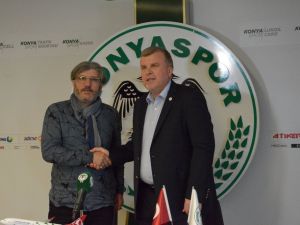 Mustafa Reşit Akçay İmzayı Attı