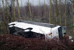 Yolcu Otobüsü Devrildi: 6 ölü, 11 yaralı