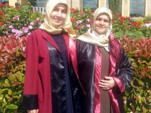Anne-kız Aynı Dönem Mezun Oldu
