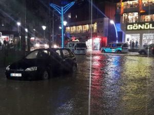 Gümüşhane’de Sağanak Yağış Ve Fırtına