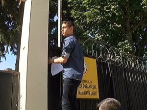 Sınava Geç Kalan Öğrenci Her Şeyi Denedi Ama…