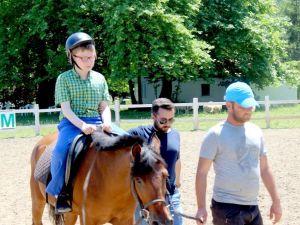 Zihinsel Engelli Çocuklara ‘Atlı Terapi’