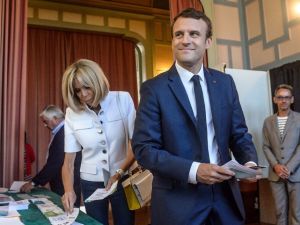 Macron’un Partisinden Ezici Galibiyet