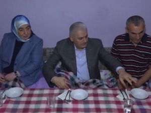 Başbakan Sancektepe’de Bir Ailenin İftarına Katıldı