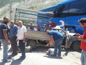 Artvin’de Trafik Kazası: 3 Yaralı