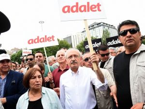 Chp’nin Yürüyüşü Başladı