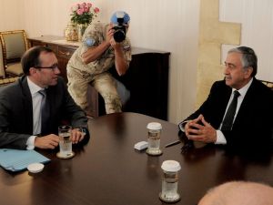 Akıncı, Eide İle Bir Araya Geldi