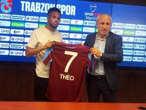 Theo Bongonda İmzaladı