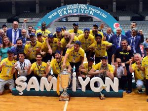 Fenerbahçe Kupasını Aldı