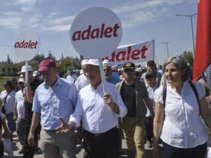 Kılıçdaroğlu, ’Adalet Yürüyüşü’nün 3. Gününde İlk Molayı Verdi