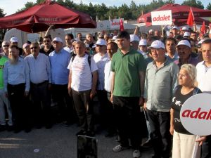 Chp’nin ‘Adalet Yürüyüşü’nde ’Duran Adam’ Eylemi