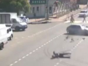 Motosikletli Metrelerce Uçtu