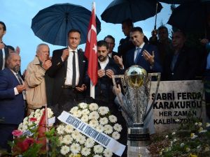 Beşiktaş, Şampiyonluk Kupasını Vefa Müdüre Getirdi