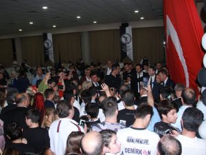 Beşiktaşlı Taraftarlardan İzdiham