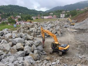 Dağı Delip Taşı Çıkartıyor, Yurt Dışına İhraç Ediyor