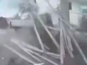 Kamyonet Bomba Gibi Patladı: O Anlar Kamerada