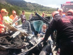 Otomobil Tıra Arkadan Çarptı: 1 Ölü 2 Yaralı