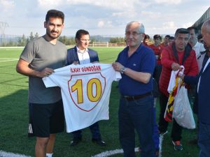 Manchester City’li Yıldız, Balıkesir’de Yeni Stadı İnceledi