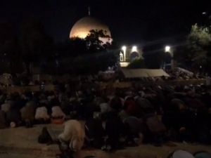300 Bin Filistinli Mescid-i Aksa’daydı