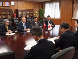 Çavuşoğlu, Japonya Başbakanı Abe İle Görüştü