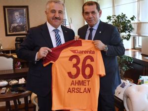 Bakan Arslan, Dursun Özbek’i Kabul Etti