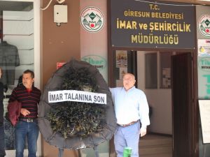 Giresun’da Çevrecilerden İmar Müdürlüğüne ‘Siyah Çelenk’