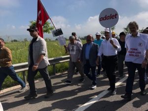 Adalet Yürüyüşü’ne Köşe Yazarlarından Destek